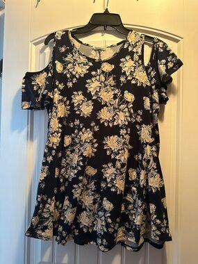 Women’s Cold-Shoulder Floral Tunic Top in Navy and Cream